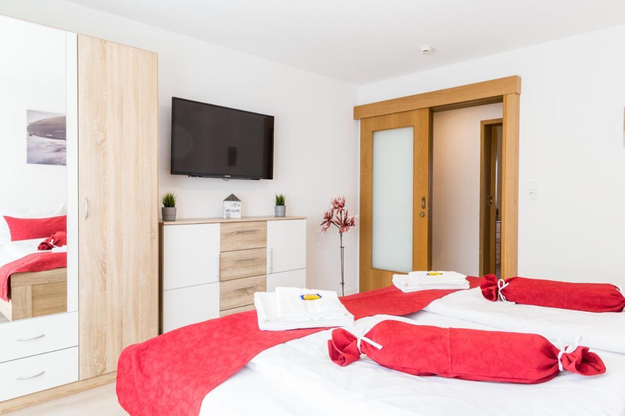 Apartment Eastside Mit 3 Zimmern Fur Bis Zu 5 Personen Mit Balkon Friedrichshafen Esterno foto