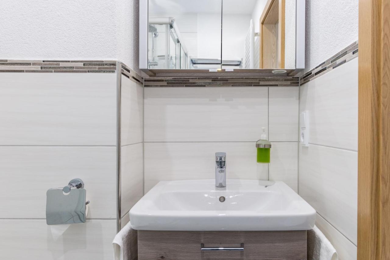 Apartment Eastside Mit 3 Zimmern Fur Bis Zu 5 Personen Mit Balkon Friedrichshafen Esterno foto