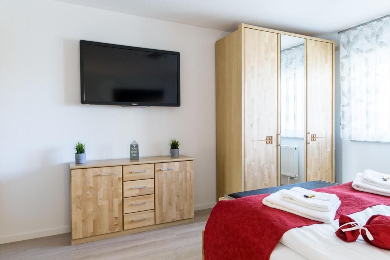 Apartment Eastside Mit 3 Zimmern Fur Bis Zu 5 Personen Mit Balkon Friedrichshafen Esterno foto